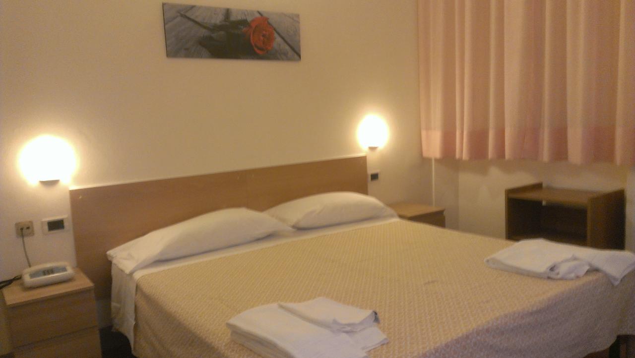 Hotel Ambra Виареджо Стая снимка